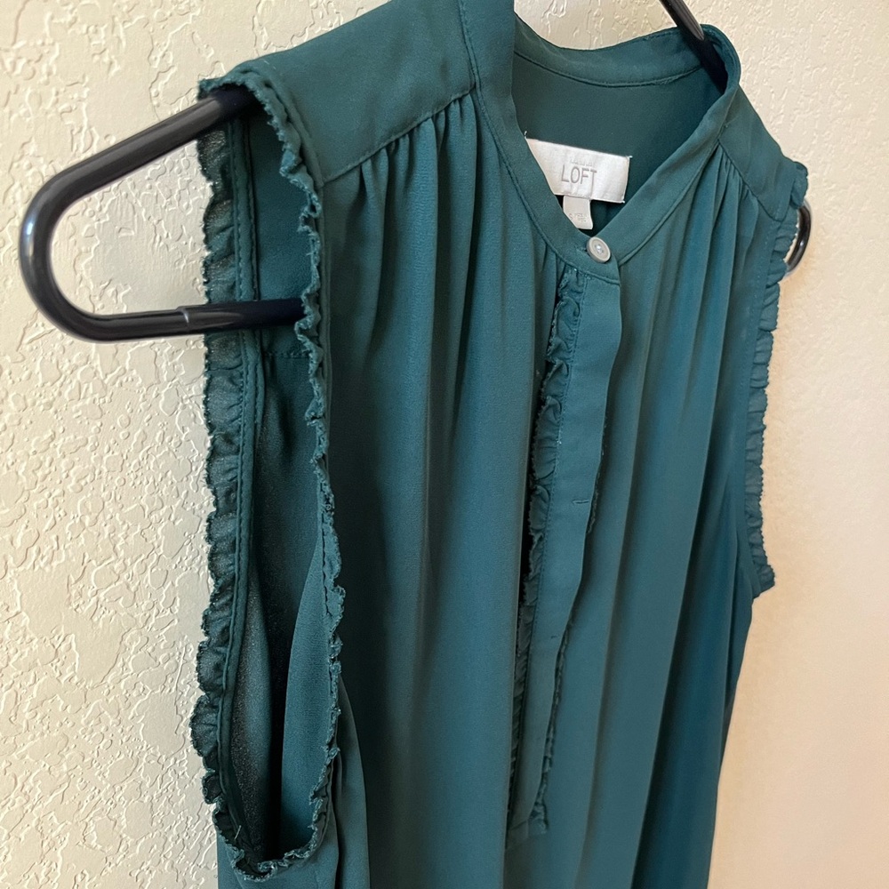 LOFT Women’s Emerald Green Sleeveless Ruffle Blouse Size S - Picture 6 of 9